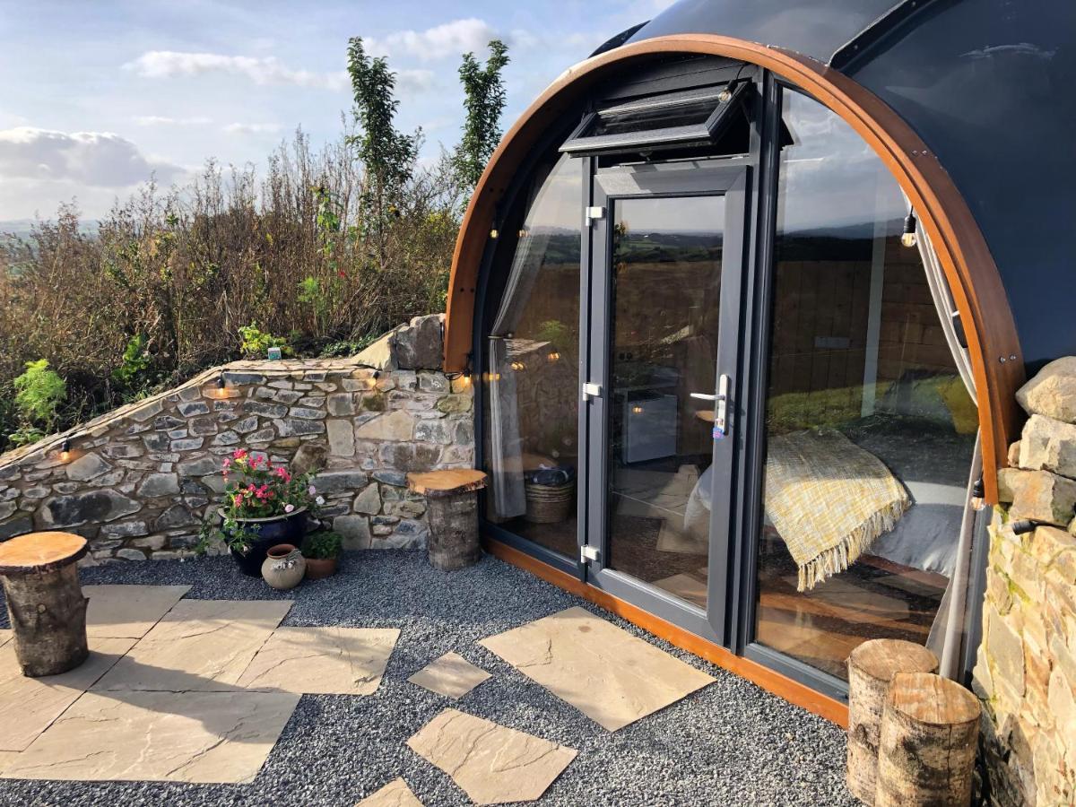Hilltop Hideaway - Secluded Pod With Private Hot Tub 뉴리 외부 사진