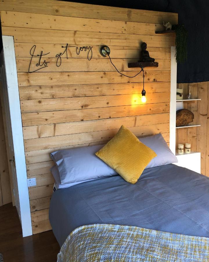Hilltop Hideaway - Secluded Pod With Private Hot Tub 뉴리 외부 사진