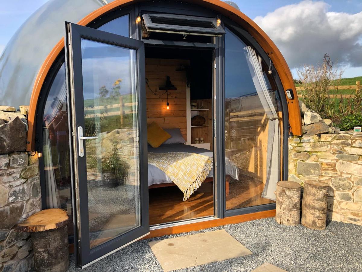 Hilltop Hideaway - Secluded Pod With Private Hot Tub 뉴리 외부 사진