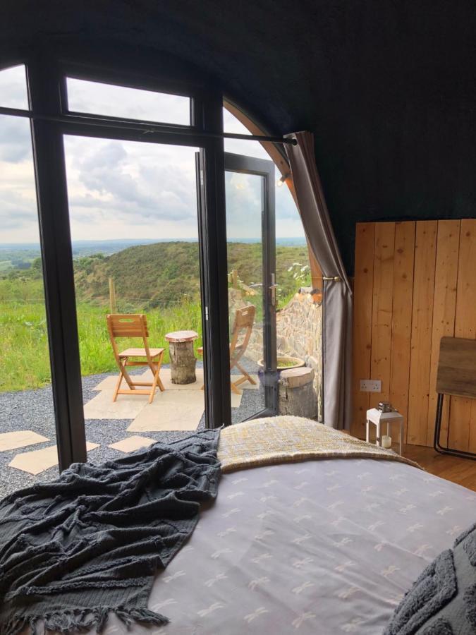 Hilltop Hideaway - Secluded Pod With Private Hot Tub 뉴리 외부 사진