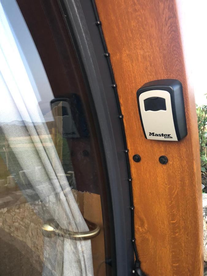 Hilltop Hideaway - Secluded Pod With Private Hot Tub 뉴리 외부 사진